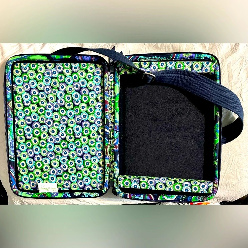 VERA BRADLEY hard shell lap top/tablet navy floral carrying case size11x8 excond